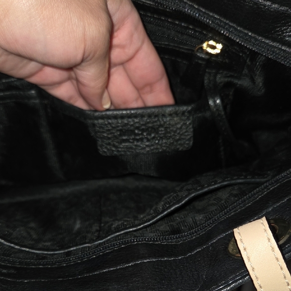 Michael Kors Black and Tan Tote Bag - Picture 14 of 17